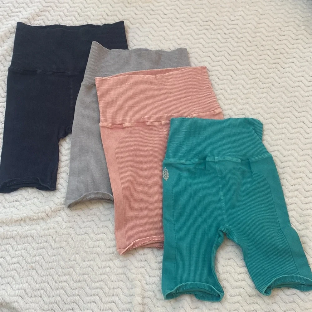 NEW RESTOCK 🌺free people Ultra High-Rise 7/8 Happiness Runs bike short - Picture 10 of 12